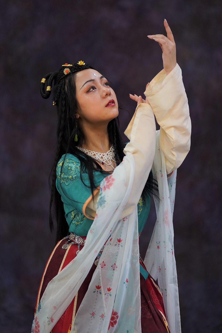 hanfu, asian woman, fashion, portrait, traditional clothing, chinese traditional clothing, han chinese, hanfu, hanfu, hanfu, hanfu, hanfu